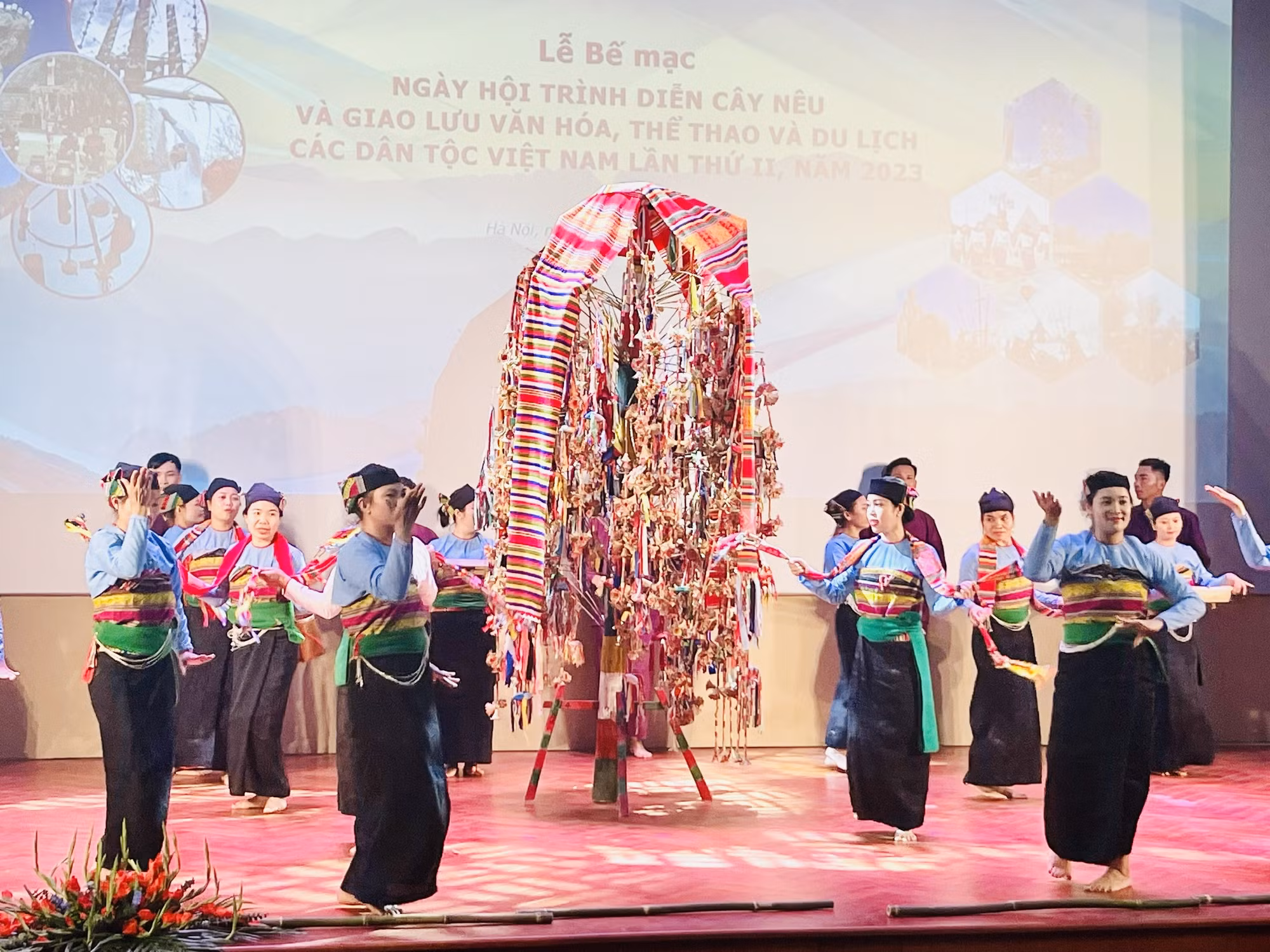 Bế mạc Ngày hội trình diễn cây Nêu và giao lưu văn hóa, thể thao và du lịch các dân tộc Việt Nam lần thứ II, năm 2023 ảnh 2