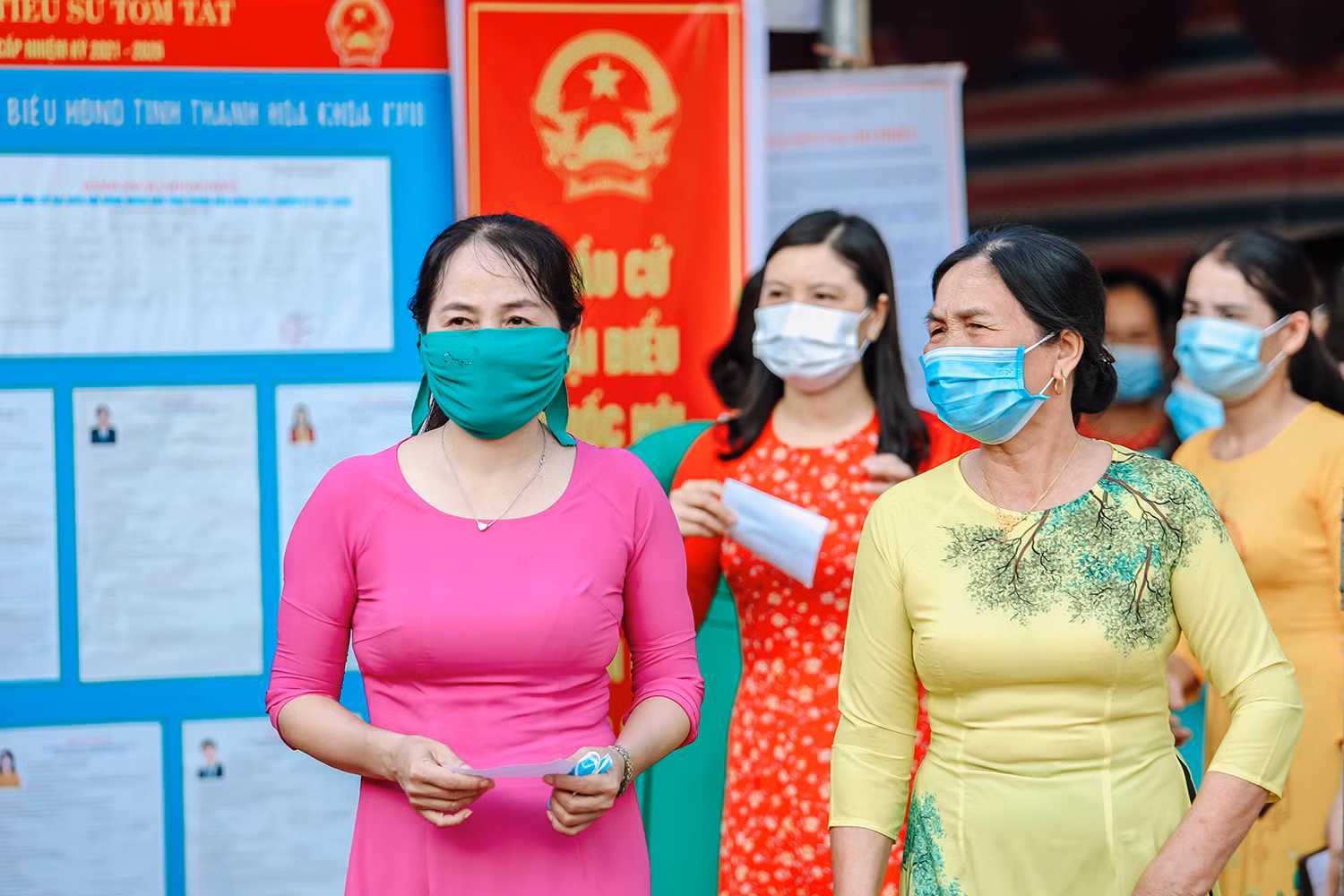Những tà áo dài trong ngày bầu cử ảnh 7