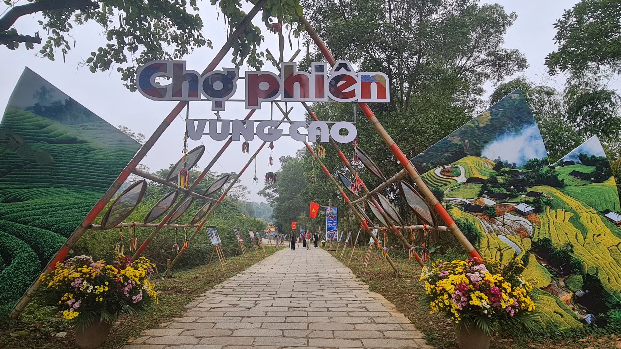Các hoạt động dịp nghỉ lễ 30/4,1/5 với chủ đề “Ngày hội non sông thống nhất” tại Làng Văn hóa - Du lịch các dân tộc Việt Nam ảnh 1