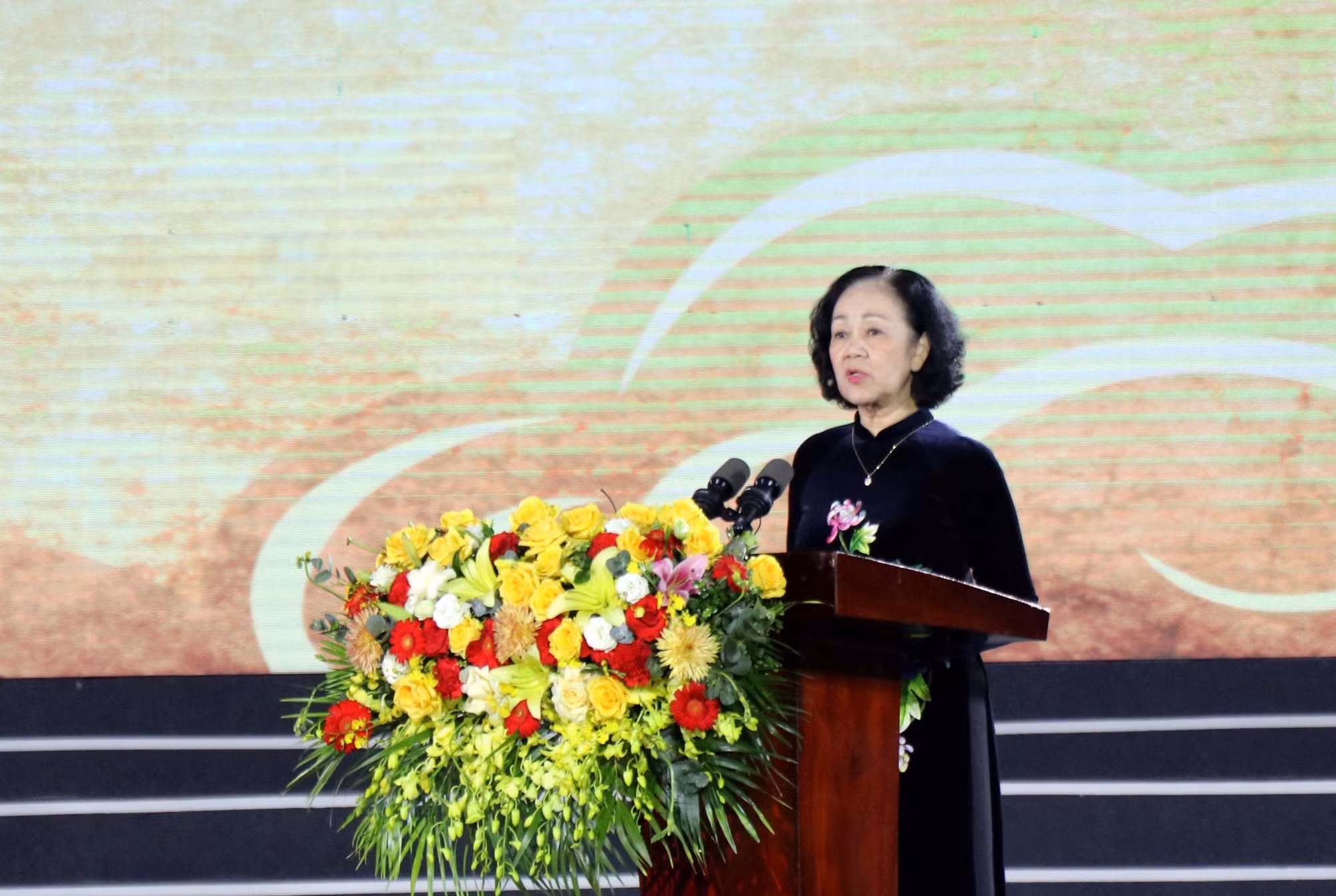 Lễ tưởng niệm 50 năm Ngày hy sinh của 60 liệt sĩ thanh niên xung phong Đại đội 915 ảnh 1