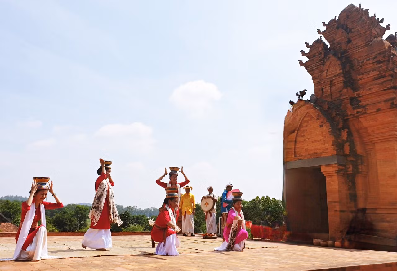 Hoạt động tháng 2 với chủ đề “Sắc Xuân trên mọi miền Tổ quốc” tại Làng Văn hóa - Du lịch các dân tộc Việt Nam ảnh 2