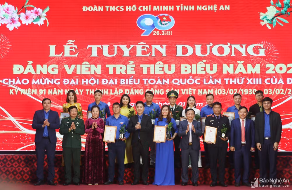 Nghệ An tuyên dương đảng viên trẻ tiêu biểu năm 2021 ảnh 1