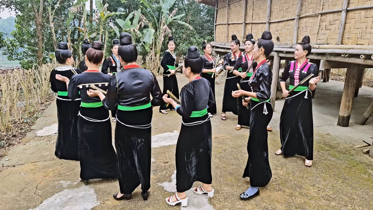 Tái hiện lễ Tạ ơn (Pang Phoóng) của dân tộc Kháng ảnh 15