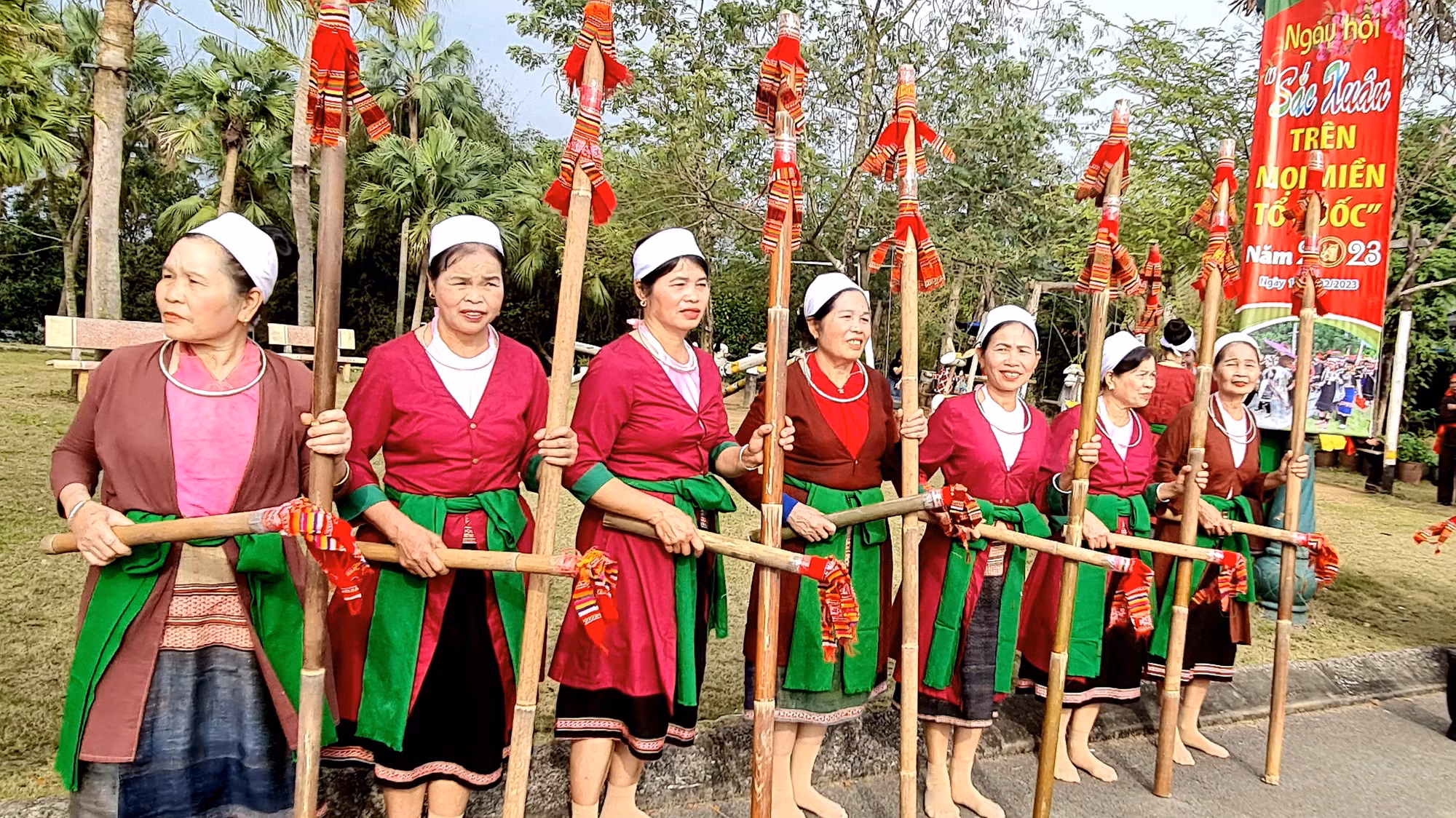 Tưng bừng Ngày hội “Sắc xuân trên mọi miền Tổ quốc” năm 2023 ảnh 10 Tưng bừng Ngày hội “Sắc xuân trên mọi miền Tổ quốc” năm 2023 ảnh 10
