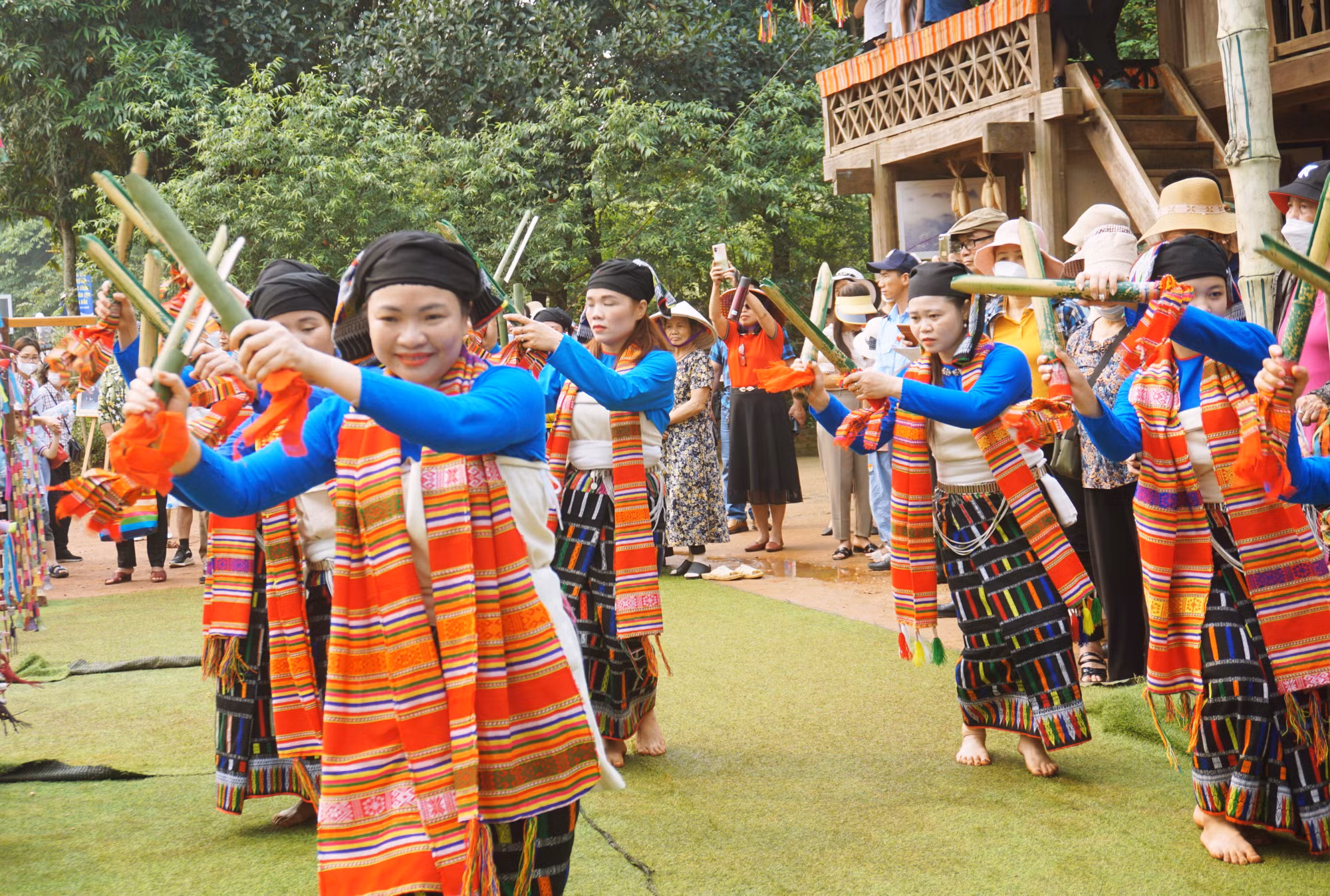 Tái hiện lễ hội Chá Mùn của người Thái đen ảnh 14