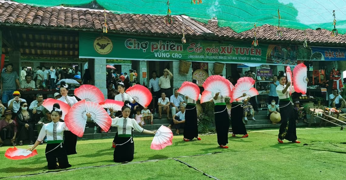 Nhộn nhịp Chợ phiên vùng cao “Sắc màu xứ Tuyên” tại Làng Văn hóa – Du lịch các dân tộc Việt Nam ảnh 7