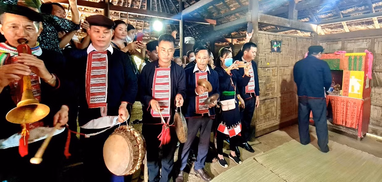 Đặc sắc nghi lễ cưới của đồng bào Dao đỏ ảnh 4