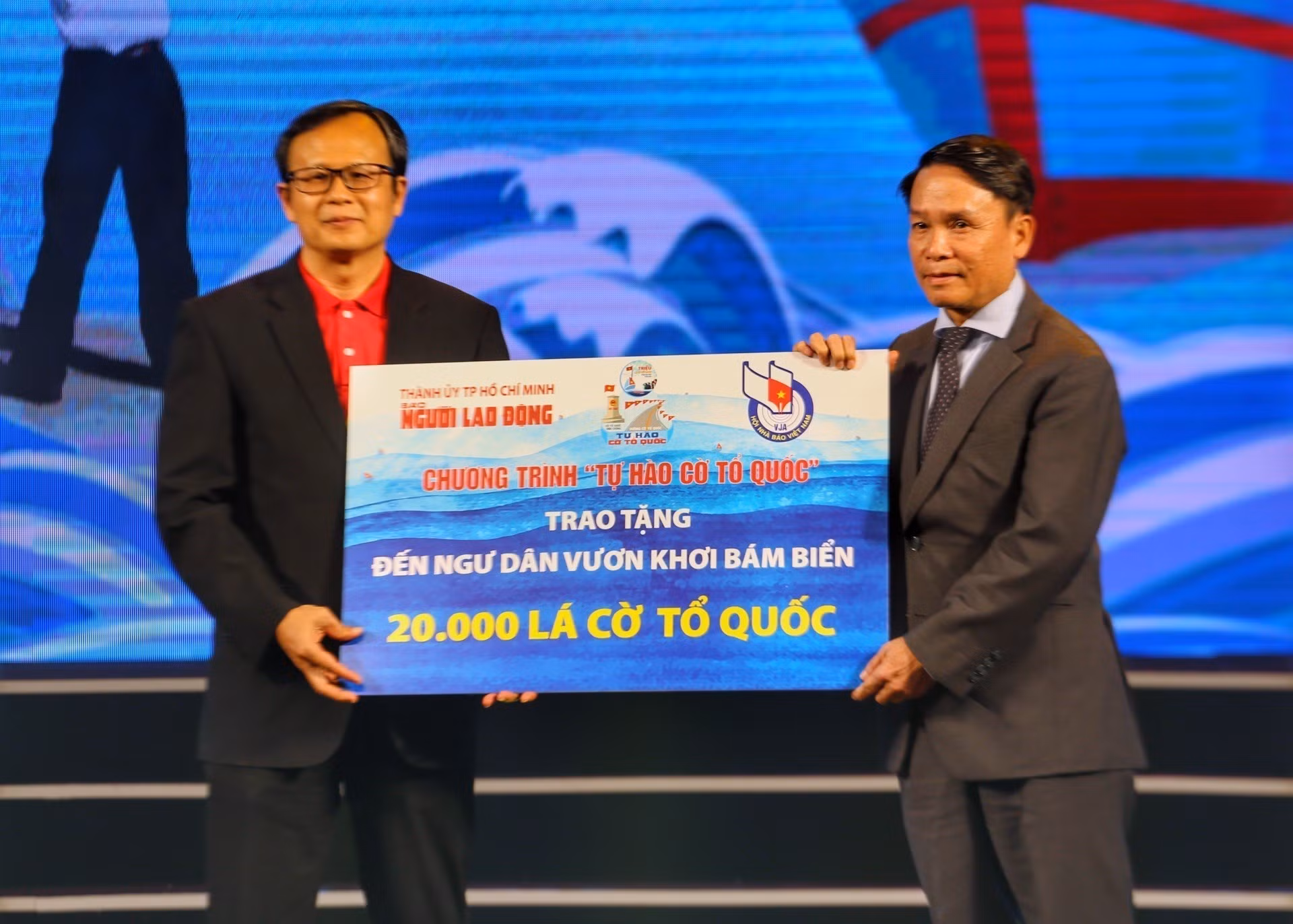 Xúc động Chương trình giao lưu nghệ thuật “Trái tim biển đảo” ảnh 1