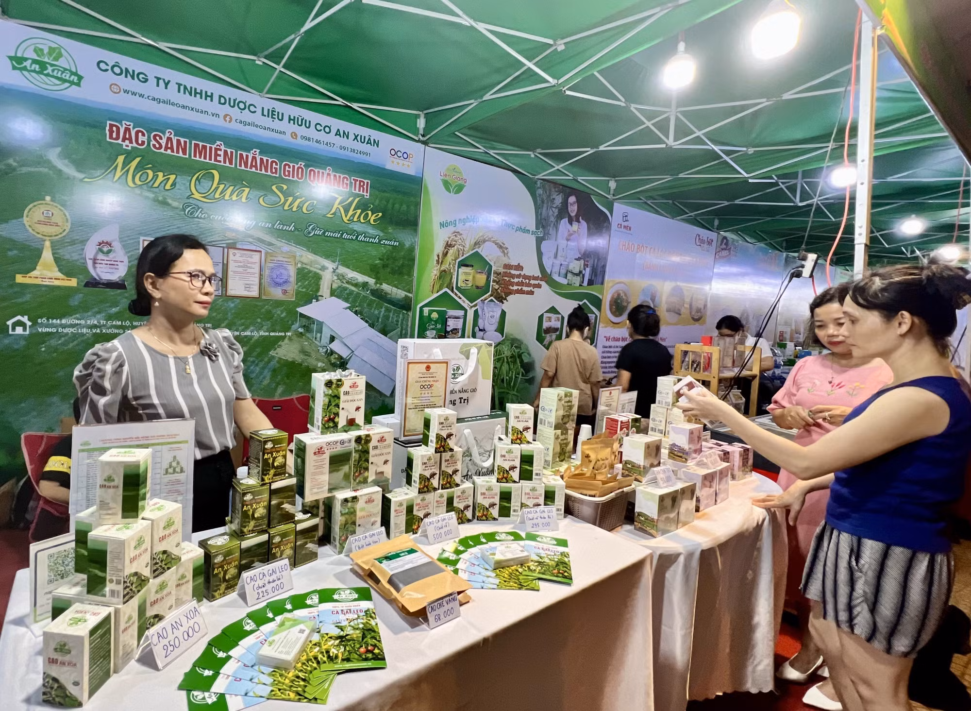 Trưng bày, quảng bá sản phẩm đặc trưng, sản phẩm OCOP tỉnh Quảng Trị ảnh 3