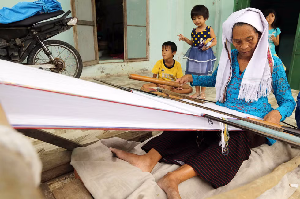 Bệ đỡ vững chắc giúp người nghèo vươn lên ở Bình Thuận ảnh 1