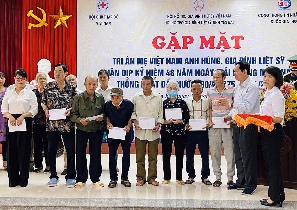 Yên Bái tri ân các Mẹ Việt Nam Anh hùng và gia đình liệt sỹ ảnh 1