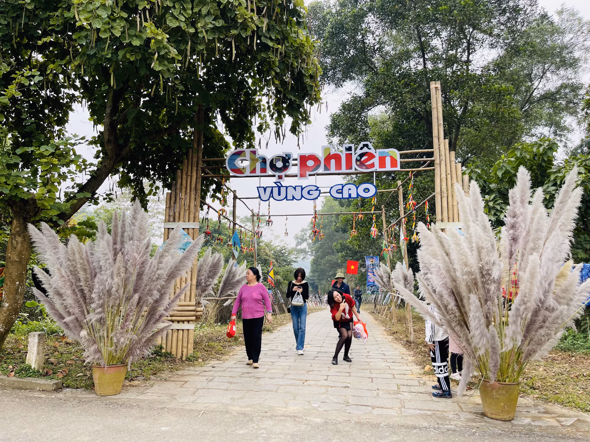 Nhộn nhịp sắc màu dân tộc tại Chợ phiên vùng cao – Chào năm mới 2024 ảnh 1