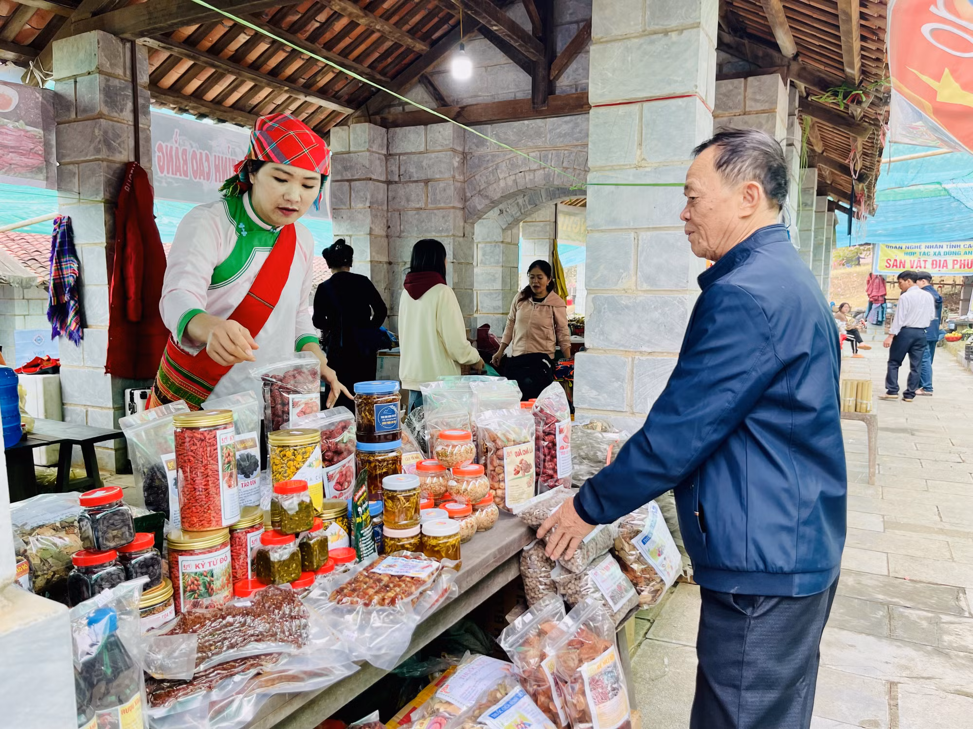 Nhộn nhịp sắc màu dân tộc tại Chợ phiên vùng cao – Chào năm mới 2024 ảnh 6