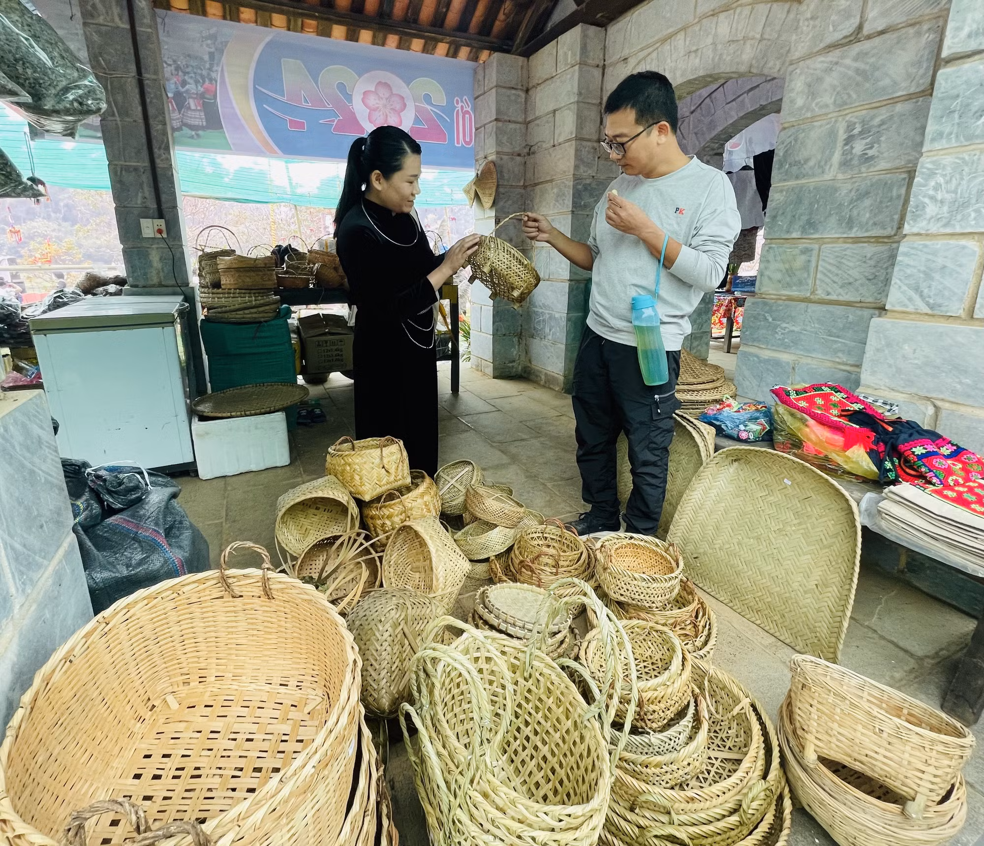Nhộn nhịp sắc màu dân tộc tại Chợ phiên vùng cao – Chào năm mới 2024 ảnh 7