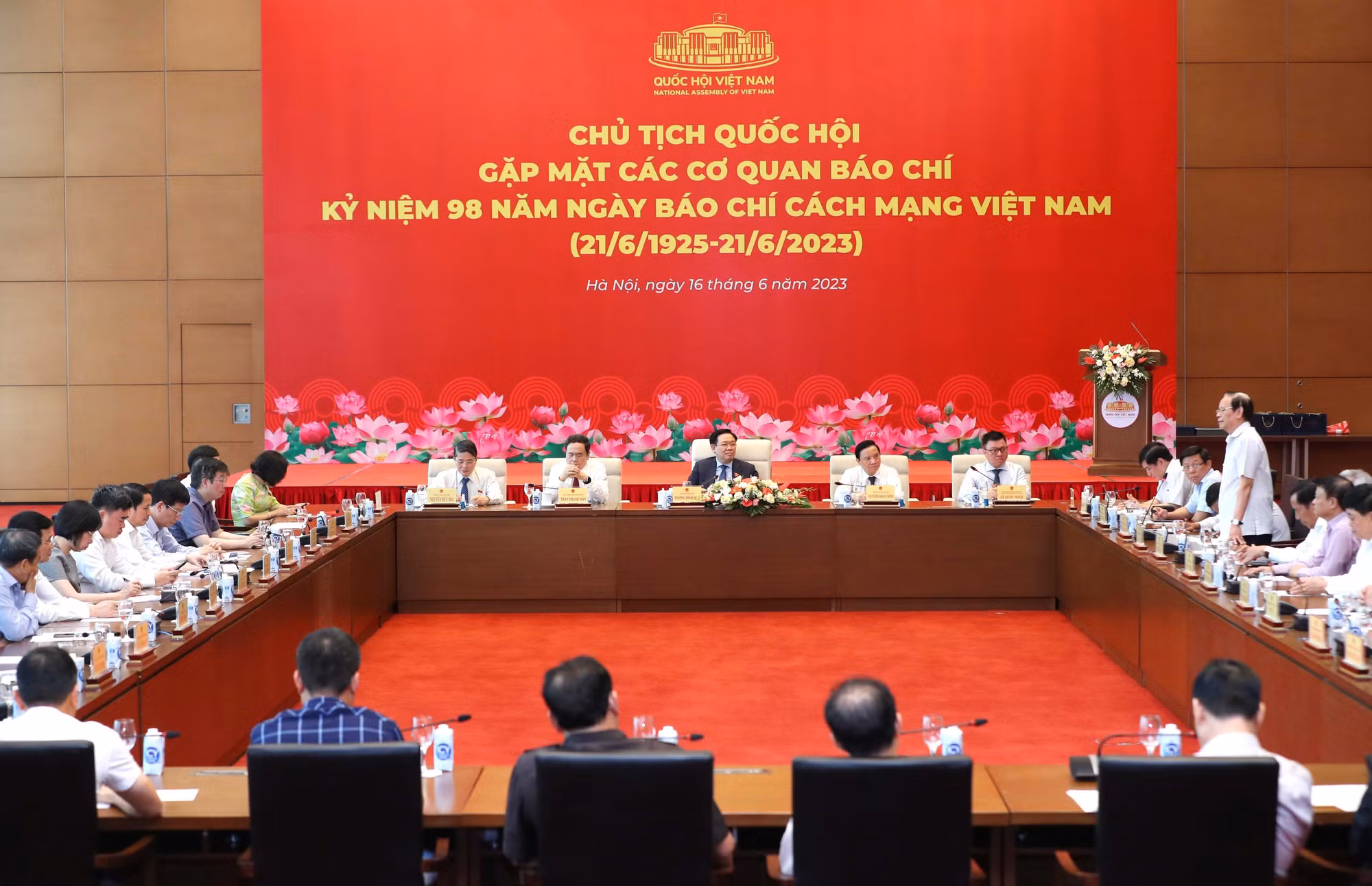 Chủ tịch Quốc hội Vương Đình Huệ: Báo chí không ngừng vươn lên, là cầu nối giữa Đảng, Nhà nước với nhân dân ảnh 1