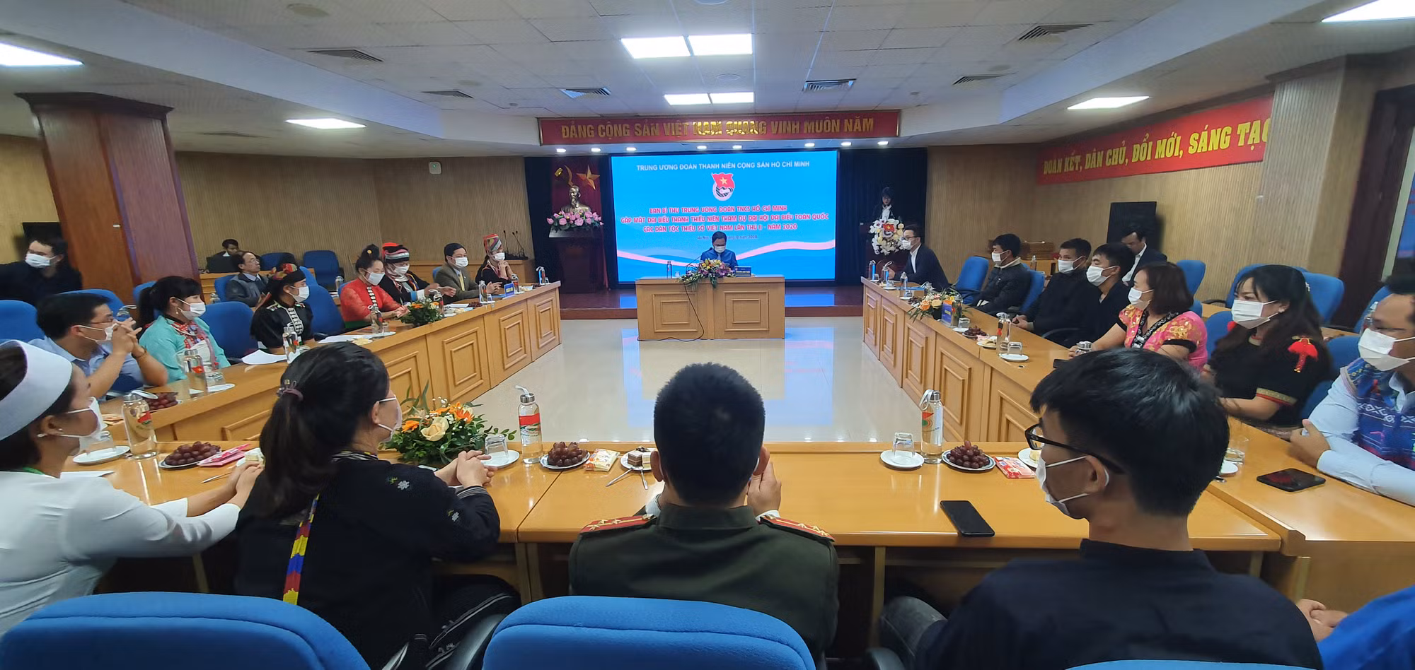 Gặp mặt các thanh niên tiêu biểu tham dự Đại hội đại biểu toàn quốc các dân tộc thiểu số Việt Nam lần thứ II ảnh 2