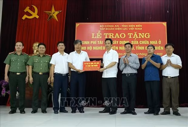 Niềm vui có nhà mới của người dân biên giới Nậm Pồ ảnh 1