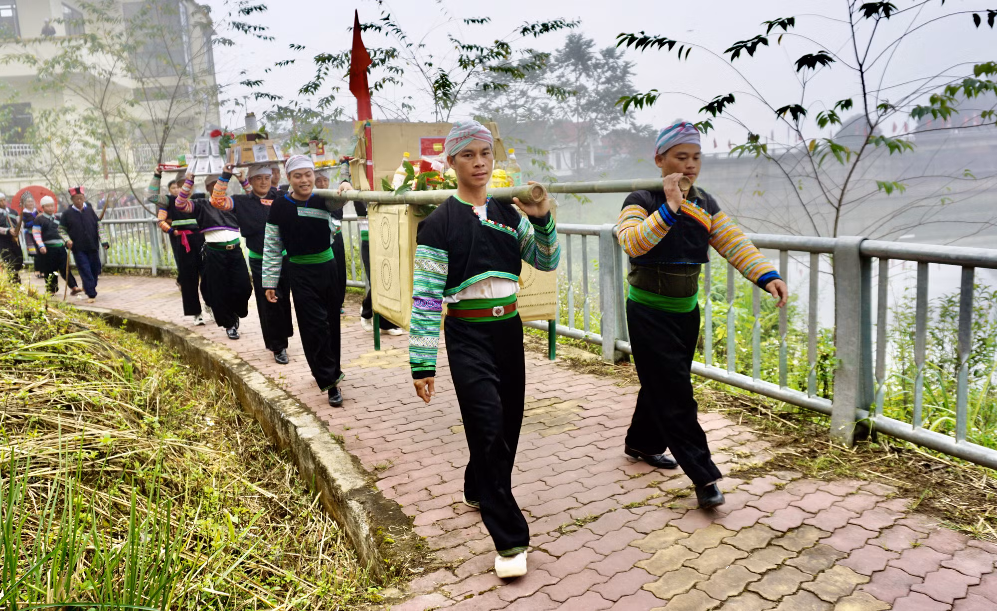  Lễ hội Tôn vinh cây chè Tổ Suối Giàng ảnh 4