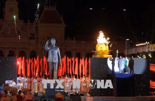 Nghi thức rước đuốc thắp lửa truyền thống Đại hội. Ảnh: Quang Nhựt - TTXVN