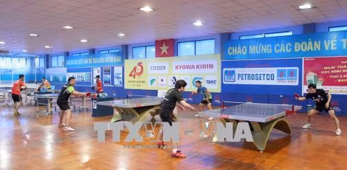Các tuyển thủ hai nước tham gia tập luyện giao lưu. Ảnh: Quang Nhựt - TTXVN