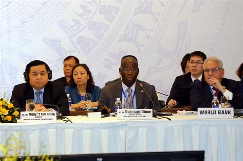 Ông Ousmane Dione (giữa), Giám đốc Quốc gia Ngân hàng Thế giới tại Việt Nam phát biểu. Ảnh: Danh Lam – TTXVN