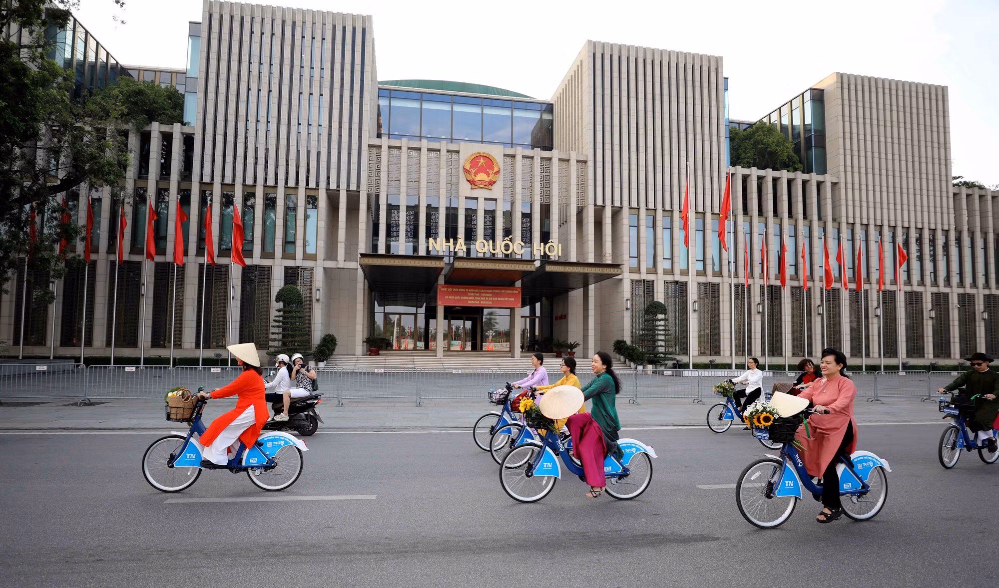  Áo dài kết nối du lịch và di sản Hà Nội ảnh 10