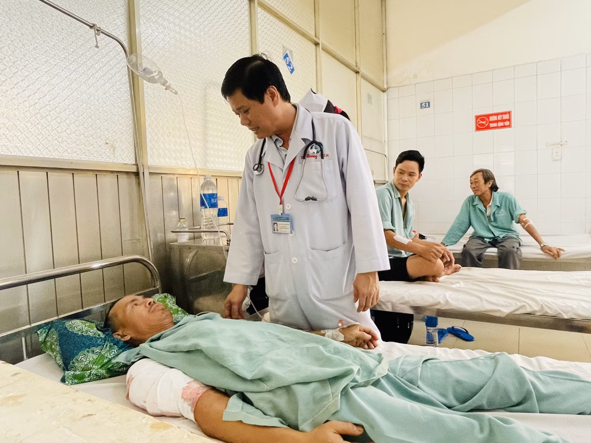 Đồng Nai: Cảnh báo nguy cơ nhiễm độc từ việc tự mua thuốc điều trị ảnh 1