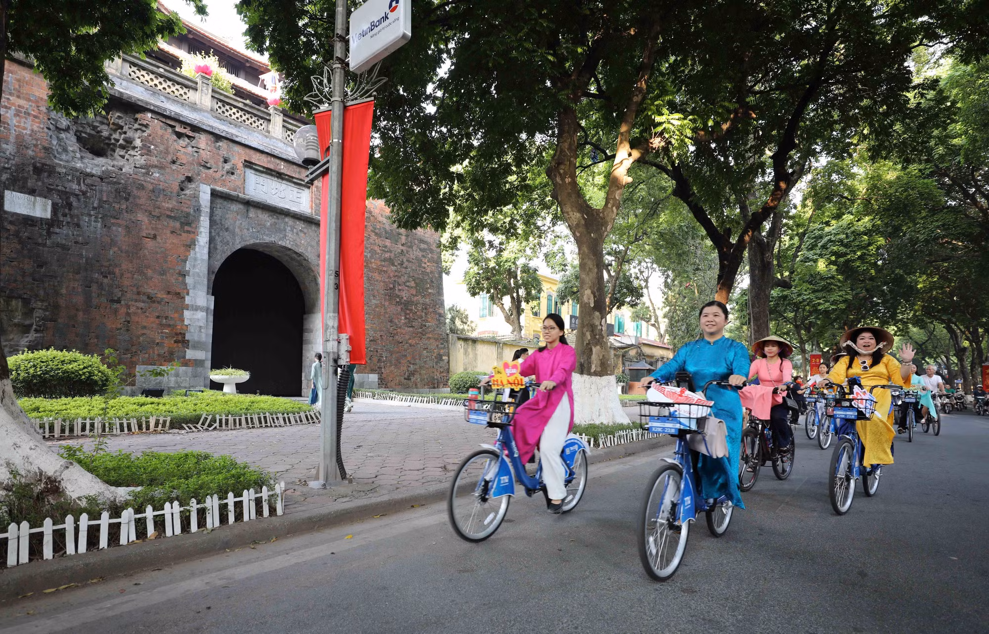  Áo dài kết nối du lịch và di sản Hà Nội ảnh 11