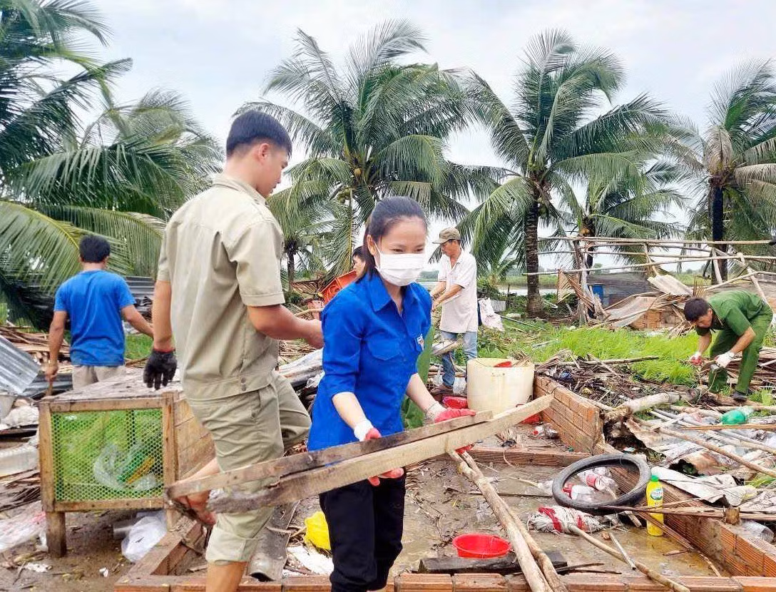 Cà Mau: Nhiều nhà dân bị sập, tốc mái do dông lốc ảnh 4