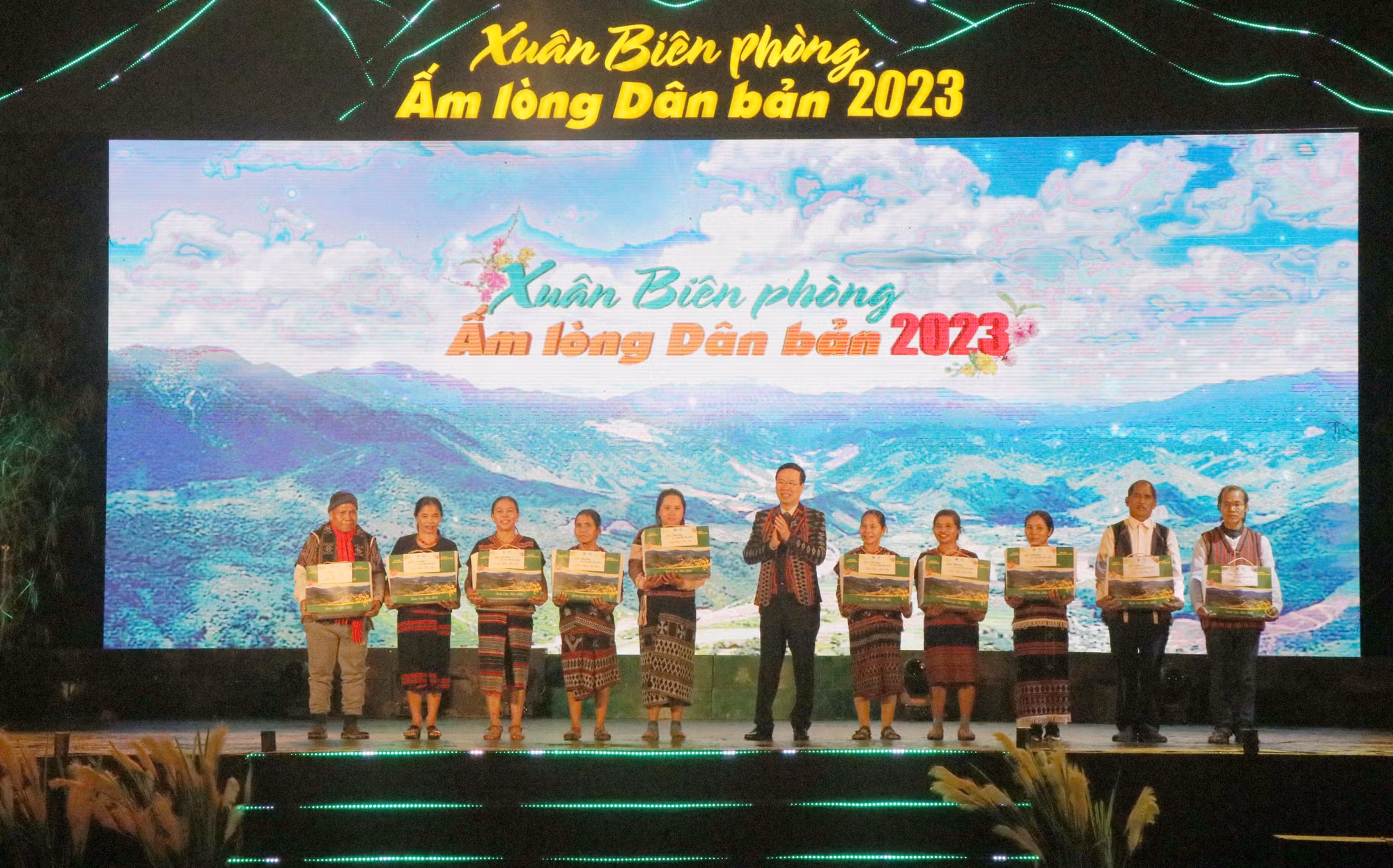 Thường trực Ban Bí thư Võ Văn Thưởng dự chương trình "Xuân Biên phòng ấm lòng dân bản" ảnh 3