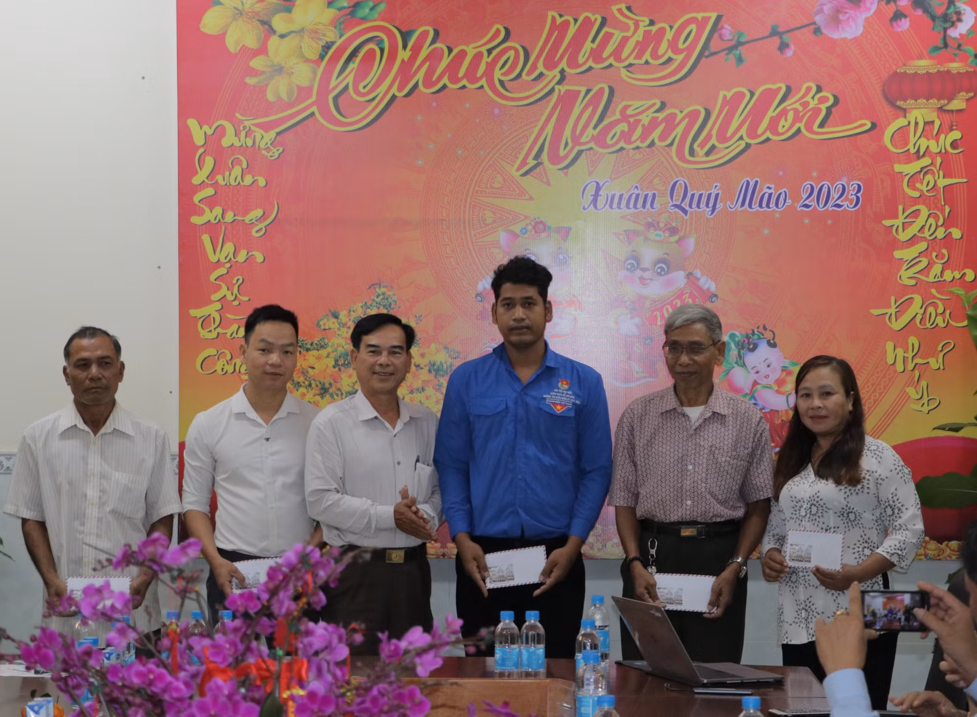 Bình Phước quan tâm chăm lo già làng, người uy tín trong đồng bào thiểu số dịp Tết ảnh 1