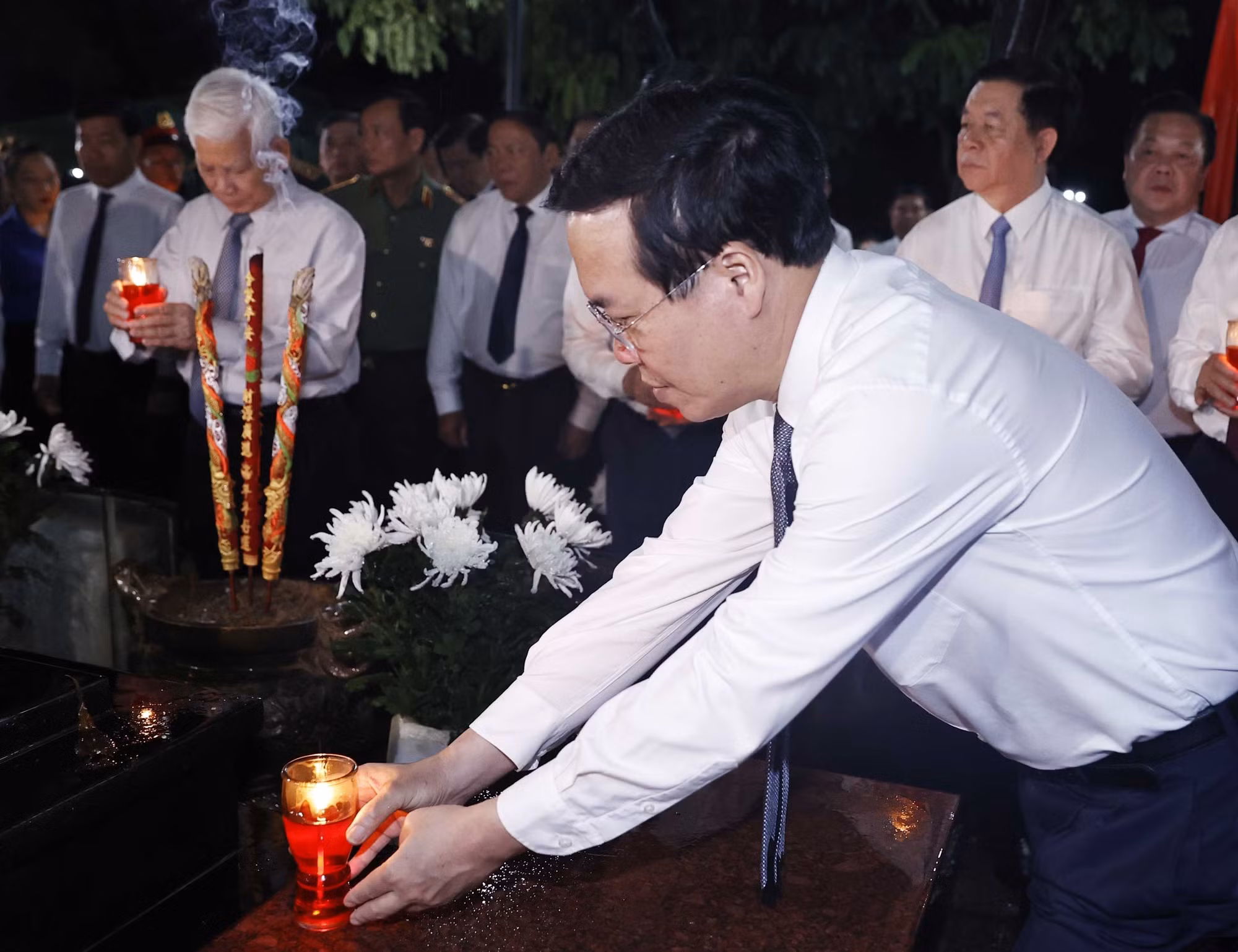 Chủ tịch nước dự Chương trình nghệ thuật đặc biệt: “Bản hùng ca bất diệt” ảnh 8