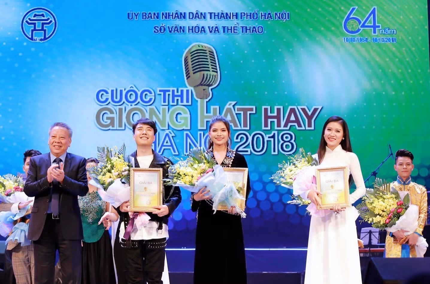 Hà Thơm - Nữ ca sỹ dân tộc Thái tài năng ảnh 1
