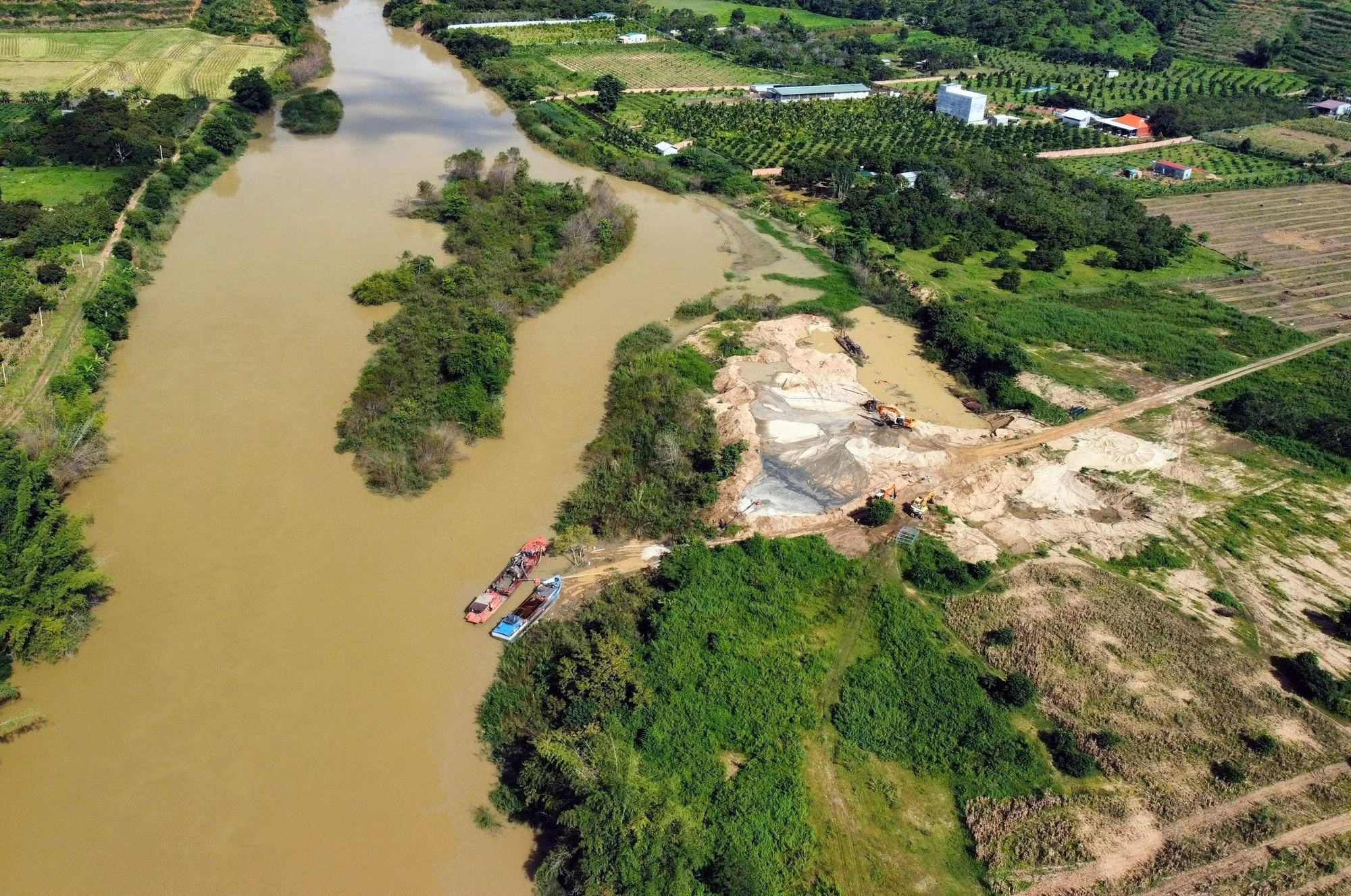 Chuyện quản lý: “Viện cớ” khơi thông vũng cạn, doanh nghiệp khai thác cát ngoài ranh giới cấp phép ảnh 1