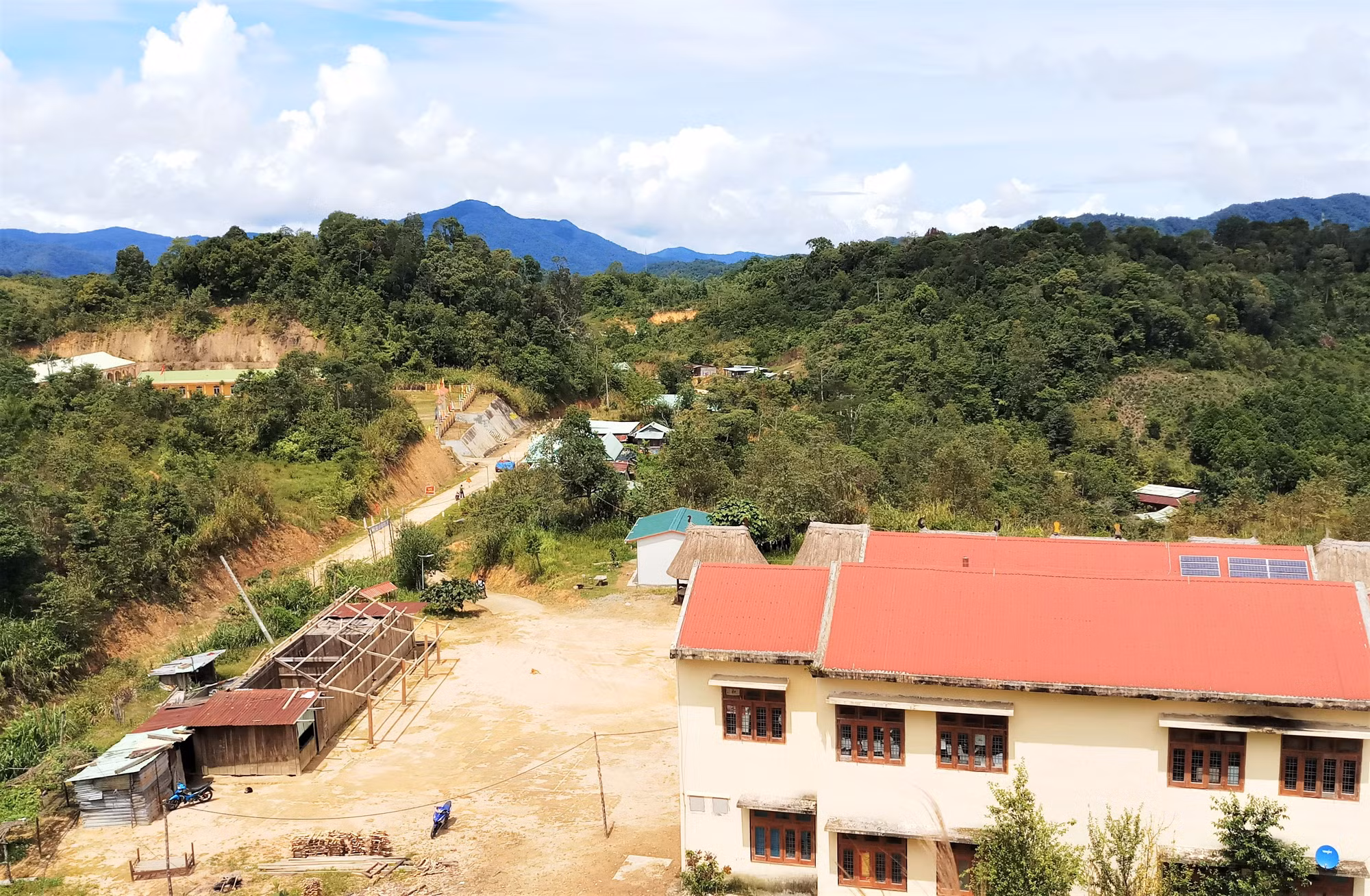 Những đảng viên vùng cao nêu gương vì cộng đồng ảnh 8