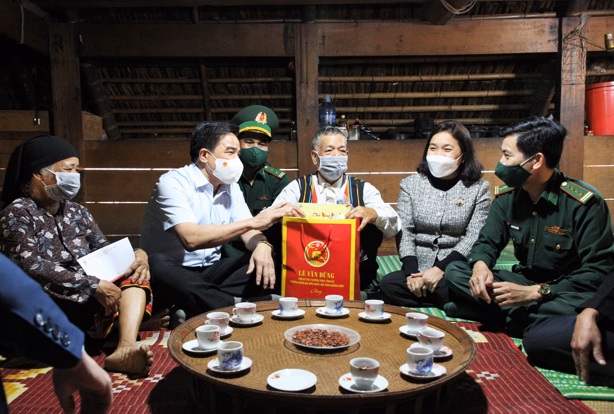 Những đảng viên vùng cao nêu gương vì cộng đồng ảnh 3