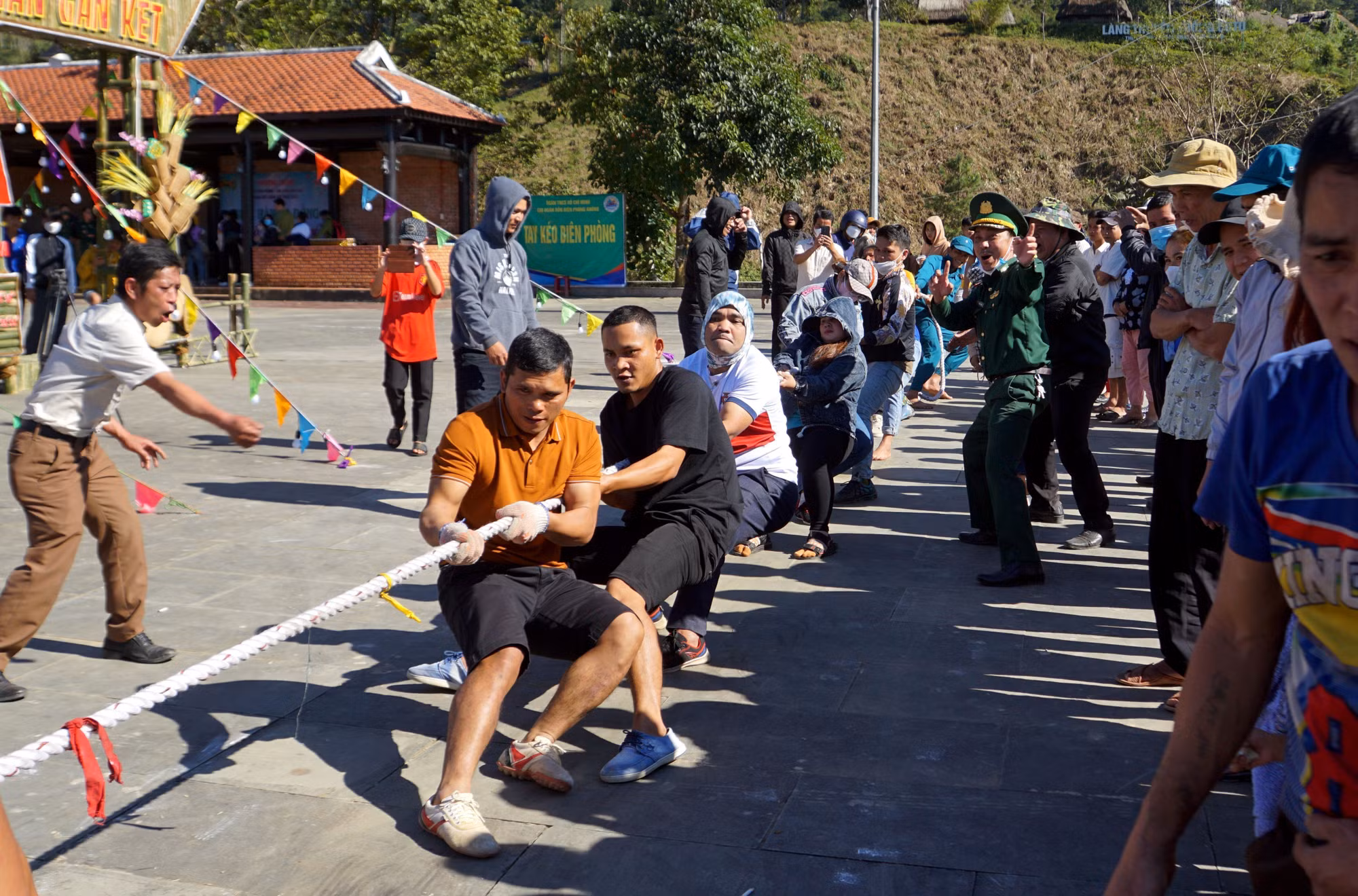Quảng Nam: Nghĩa tình chương trình “Xuân Biên phòng - Ấm lòng dân bản” ảnh 7