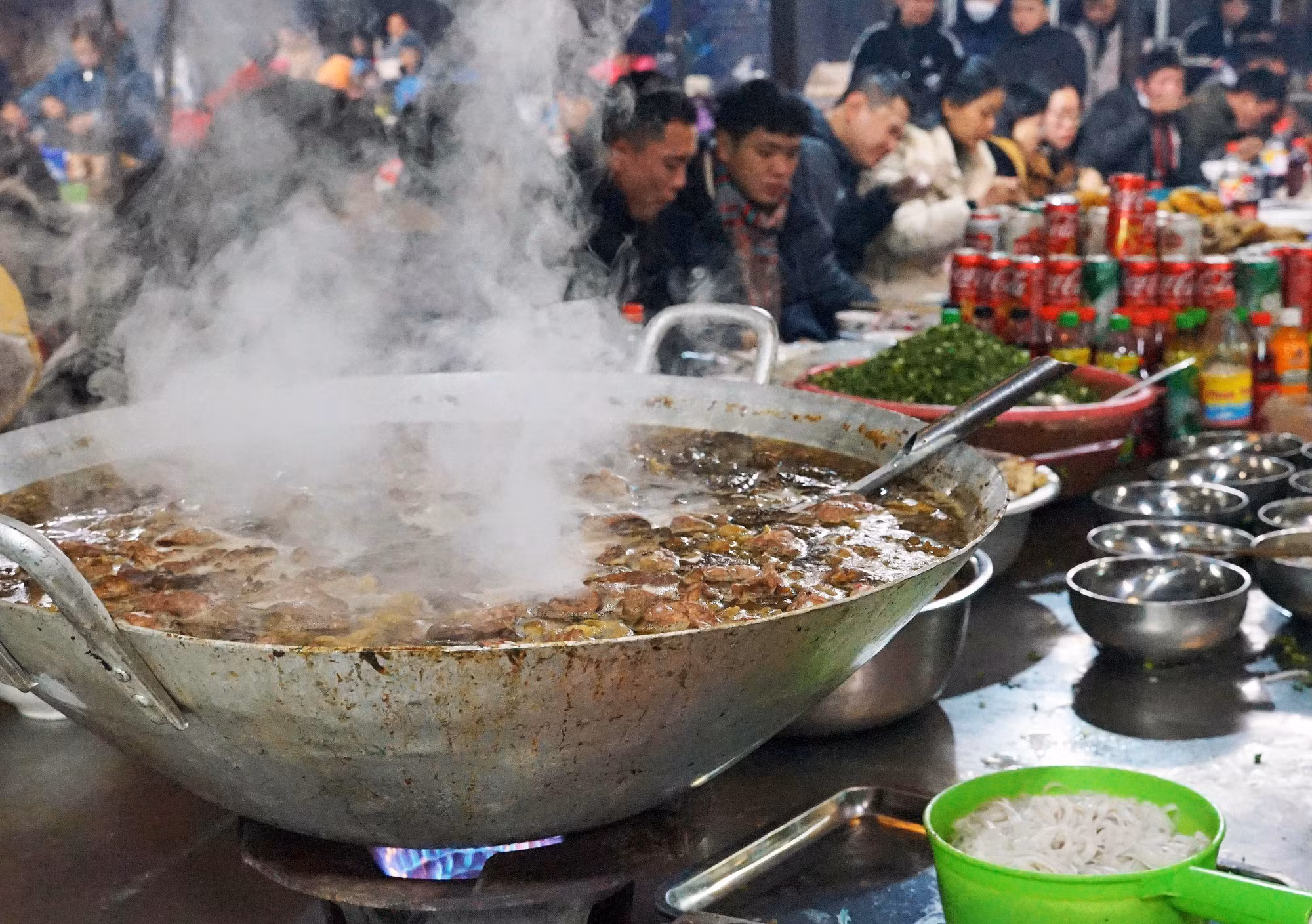 Mộc mạc chợ phiên Mèo Vạc trên cao nguyên đá Đồng Văn ảnh 2