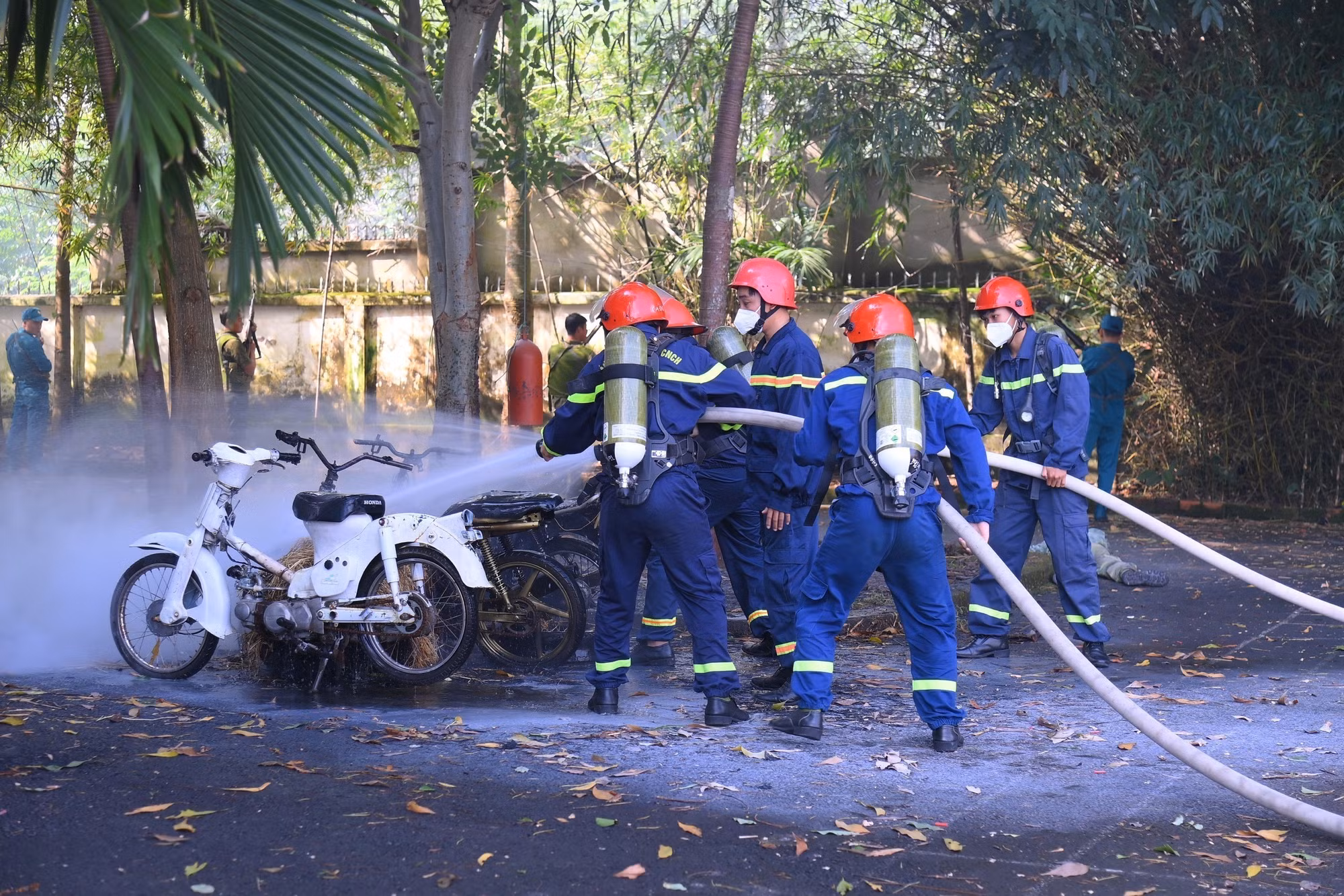 Diễn tập, nâng cao khả năng xử lý tình huống bất ngờ ở khu vực rừng núi, vùng sâu, vùng xa ảnh 3
