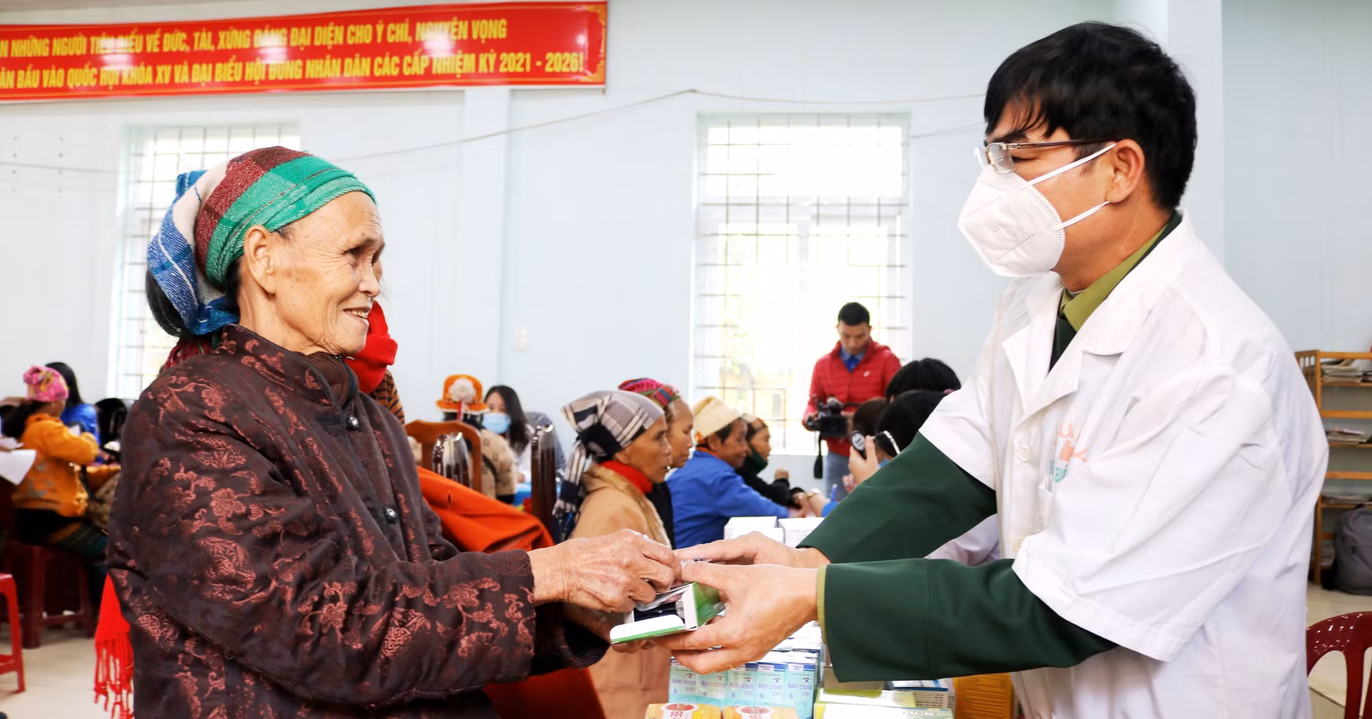 Quảng Bình: Xuân yêu thương đến với phụ nữ và học sinh khó khăn vùng biên giới ảnh 7