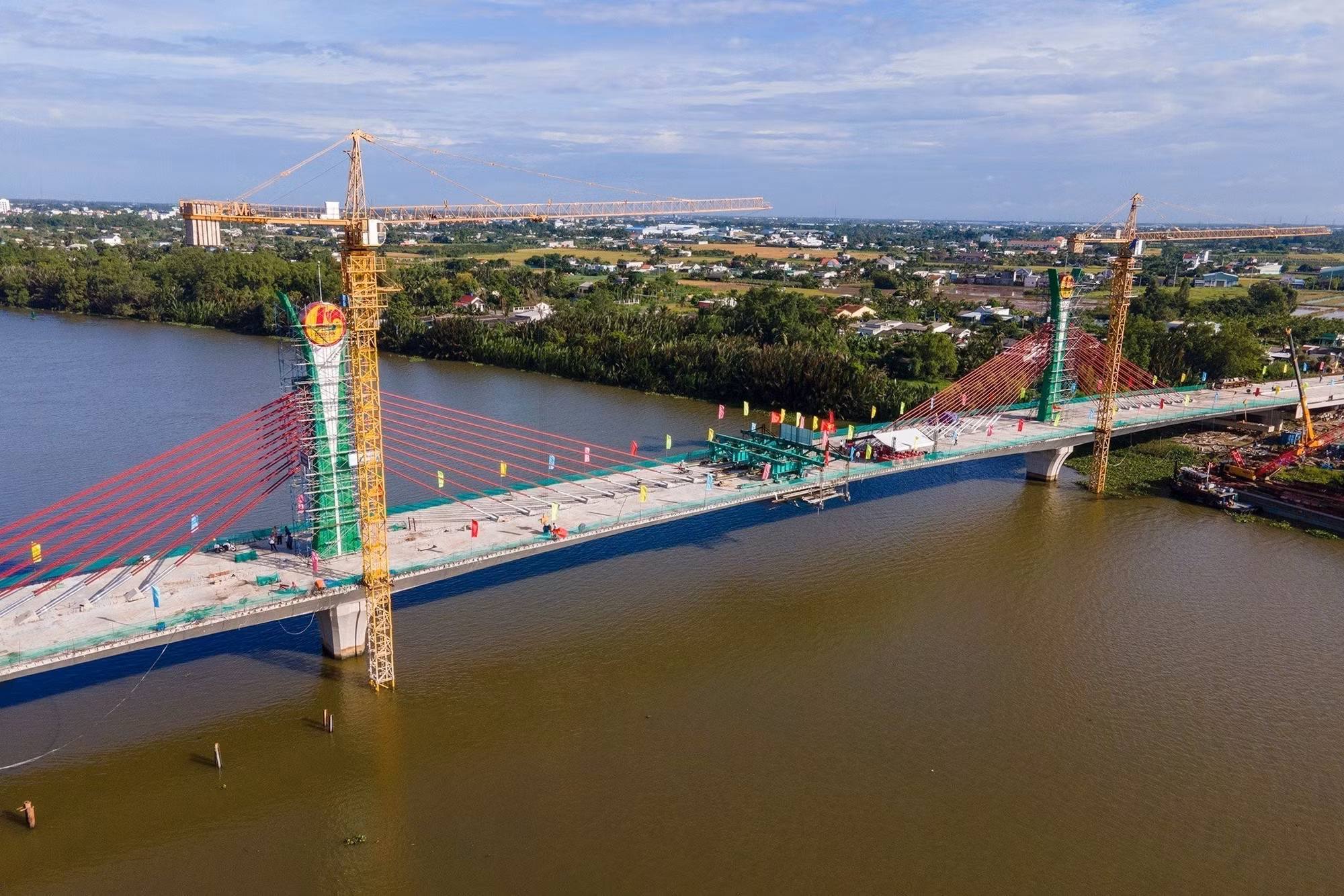 Hợp long cầu nối đôi bờ sông Vàm Cỏ Tây ảnh 2