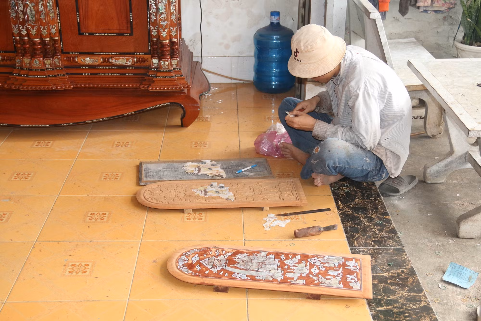 Độc đáo làng nghề tủ thờ Gò Công trên 100 năm tuổi ảnh 4