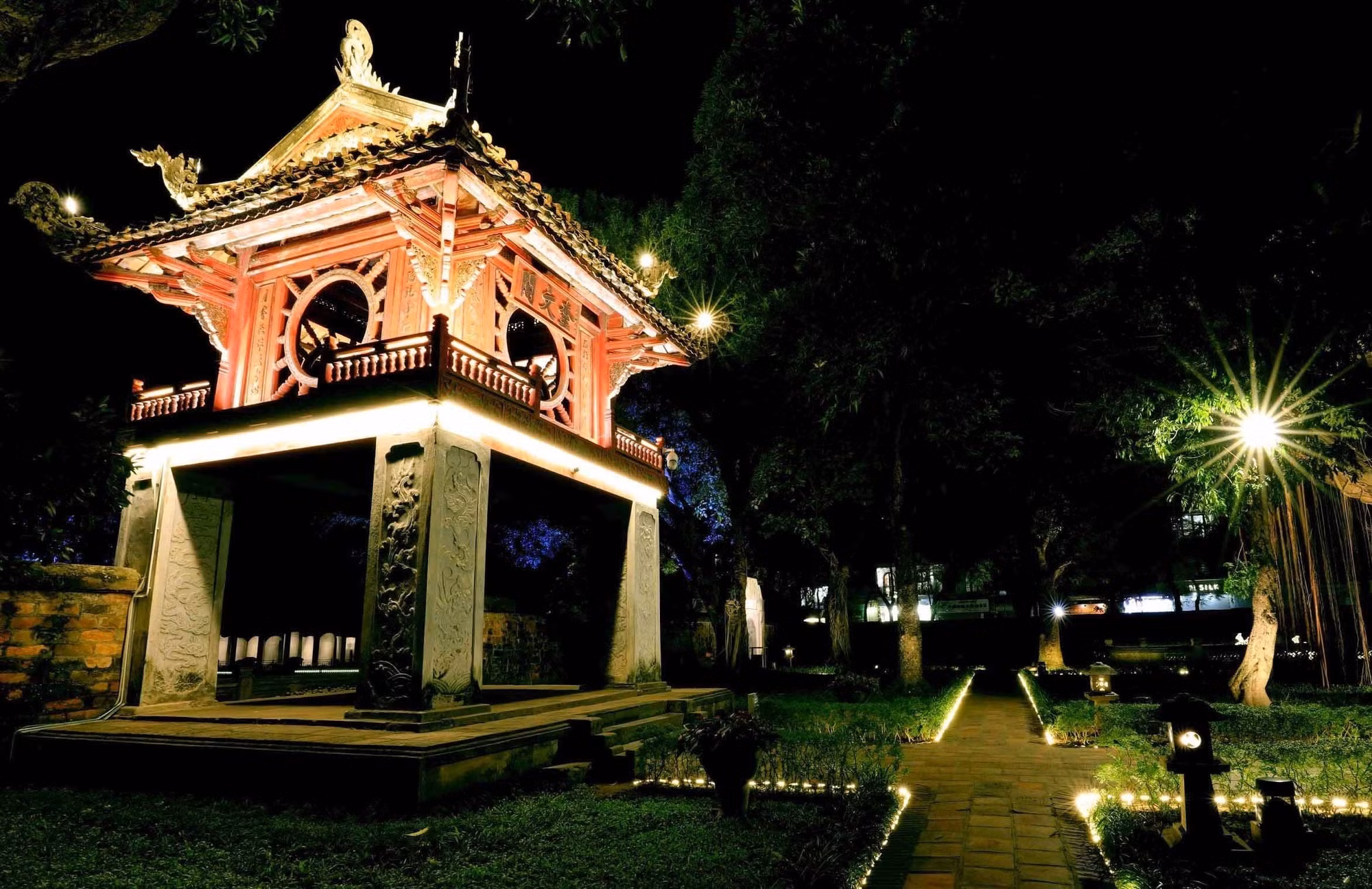 Tour Đêm Văn Miếu - Quốc Tử Giám mang "Tinh hoa Đạo học" đến với du khách ảnh 7 Tour Đêm Văn Miếu - Quốc Tử Giám mang "Tinh hoa Đạo học" đến với du khách ảnh 7