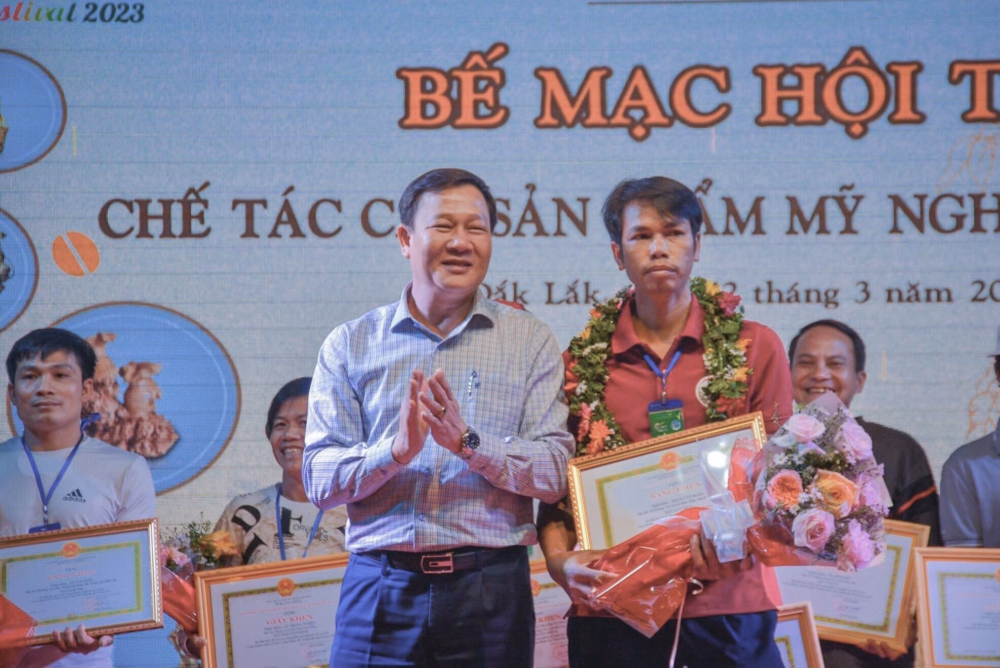 Lễ hội Cà phê Buôn Ma Thuột lần thứ 8: Bế mạc Hội thi chế tác các sản phẩm mỹ nghệ từ cây cà phê ảnh 3