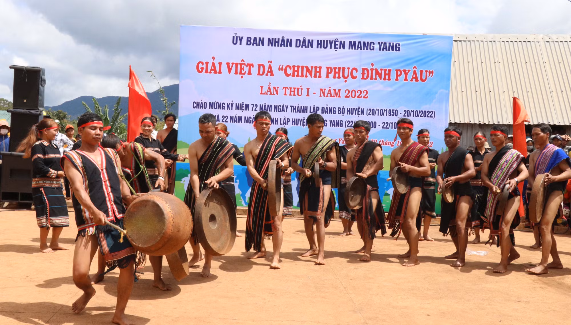 Gia Lai tiếp sức cho bảo tồn văn hóa cồng chiêng ảnh 1