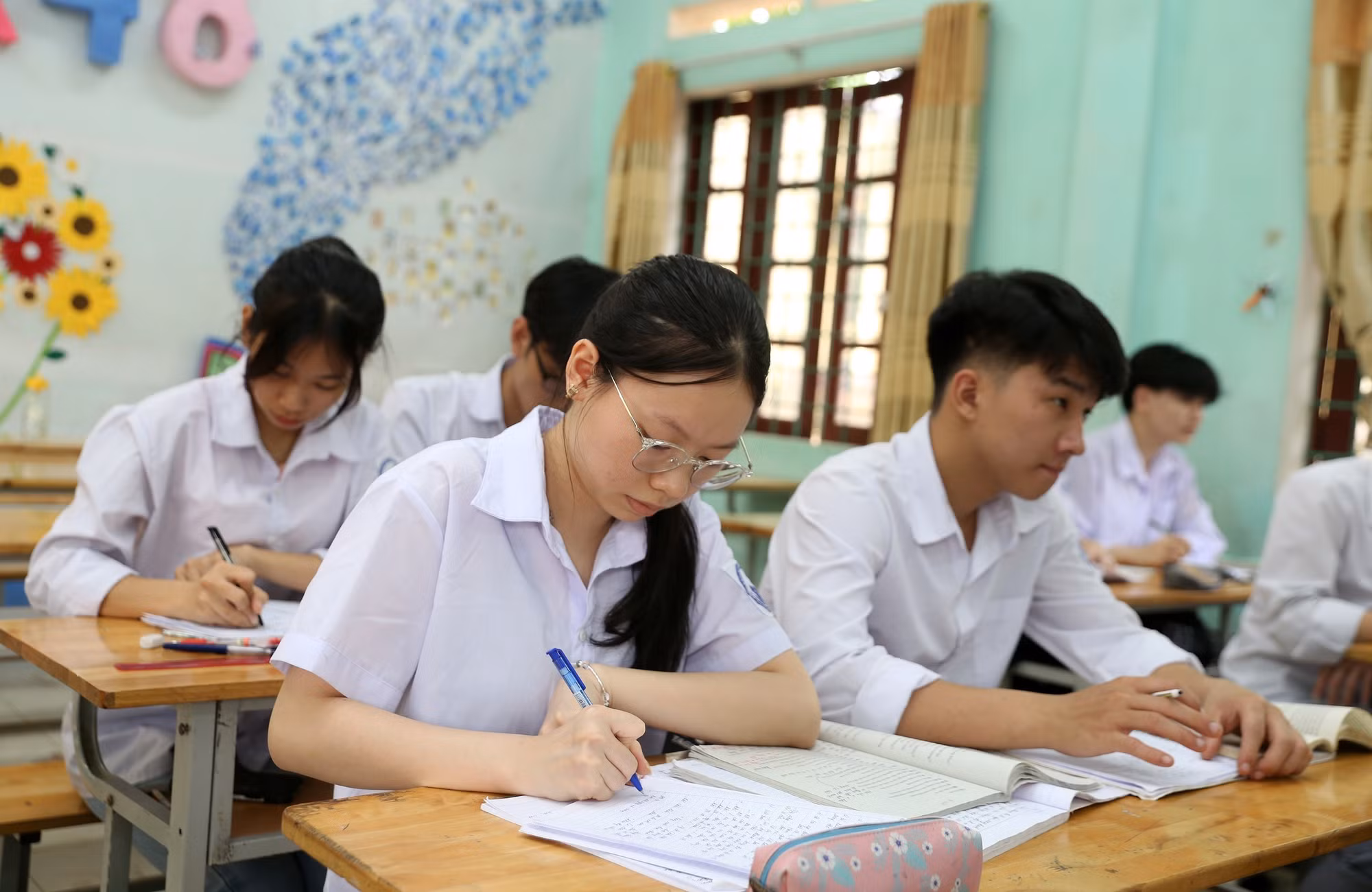 Kỳ thi tốt nghiệp THPT 2023: Thầy, trò vùng cao Lào Cai linh hoạt, sáng tạo trong ôn tập ảnh 1