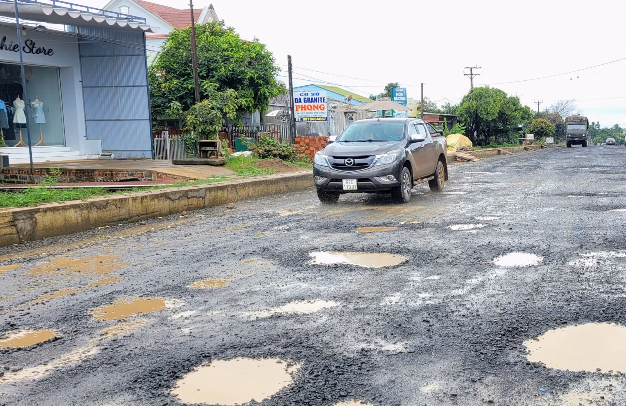Gia Lai: Cần xử lý nghiêm các nhà thầu vi phạm trong thi công Quốc lộ 19 ảnh 2