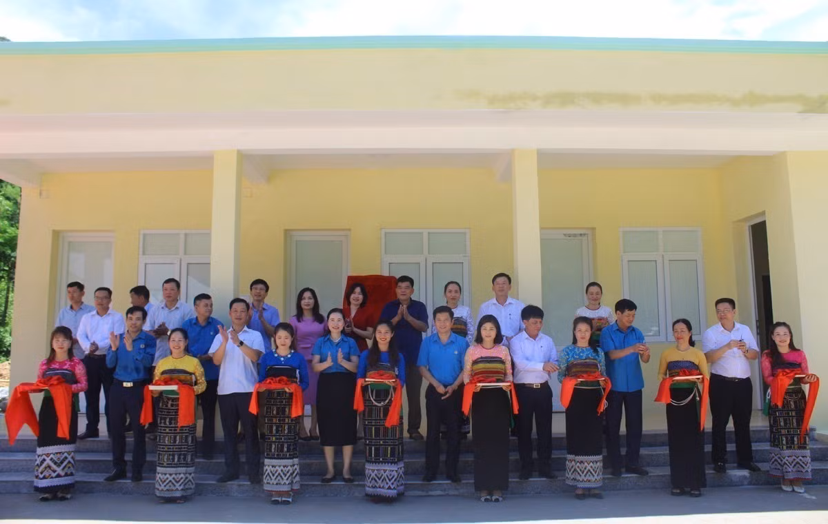 Bàn giao nhà công vụ cho giáo viên vùng biên Thanh Hóa trước thềm năm học mới ảnh 2