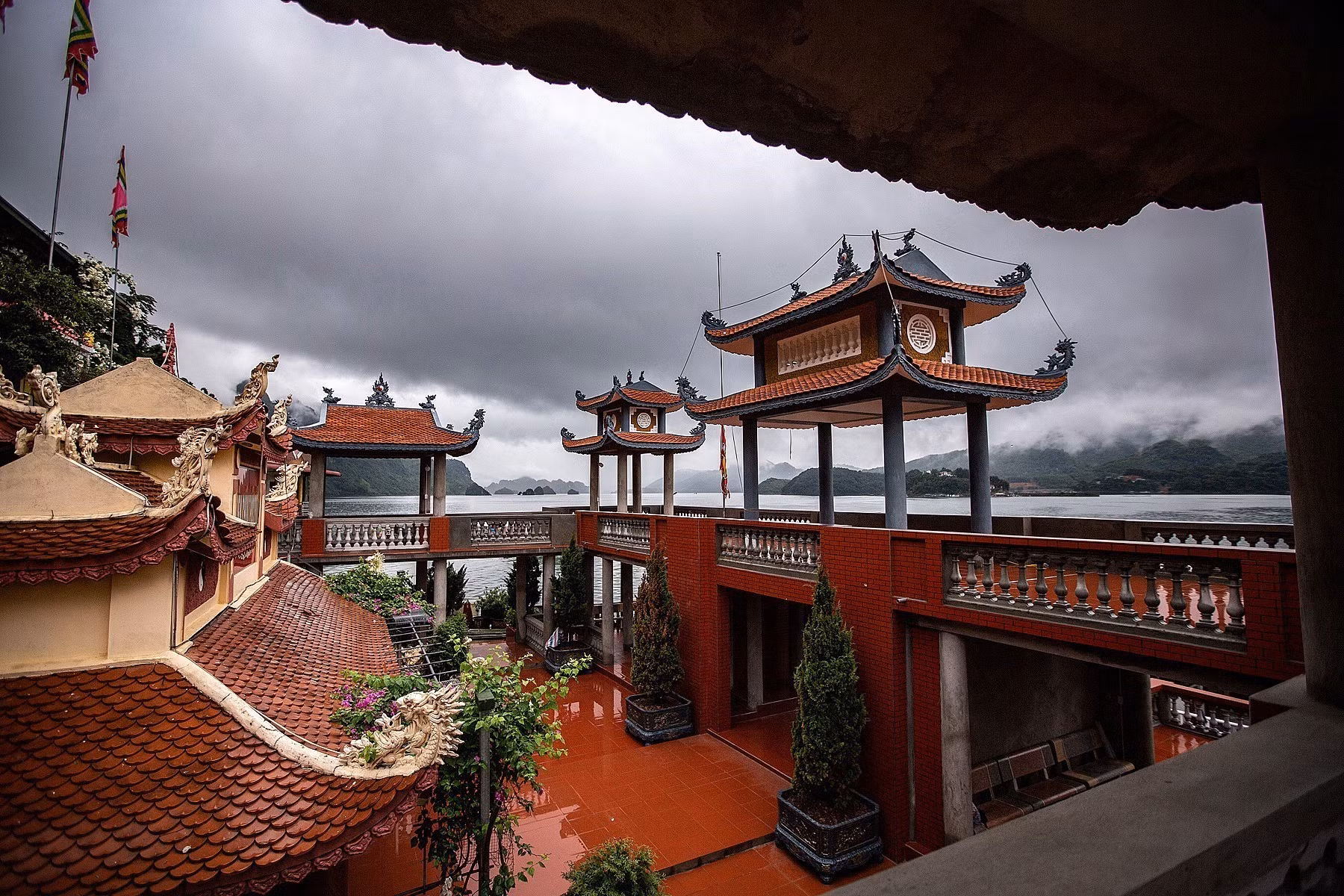 Vẻ đẹp thắng cảnh Đền Chúa Thác Bờ và động Thác Bờ (Hòa Bình) ảnh 4 Vẻ đẹp thắng cảnh Đền Chúa Thác Bờ và động Thác Bờ (Hòa Bình) ảnh 4