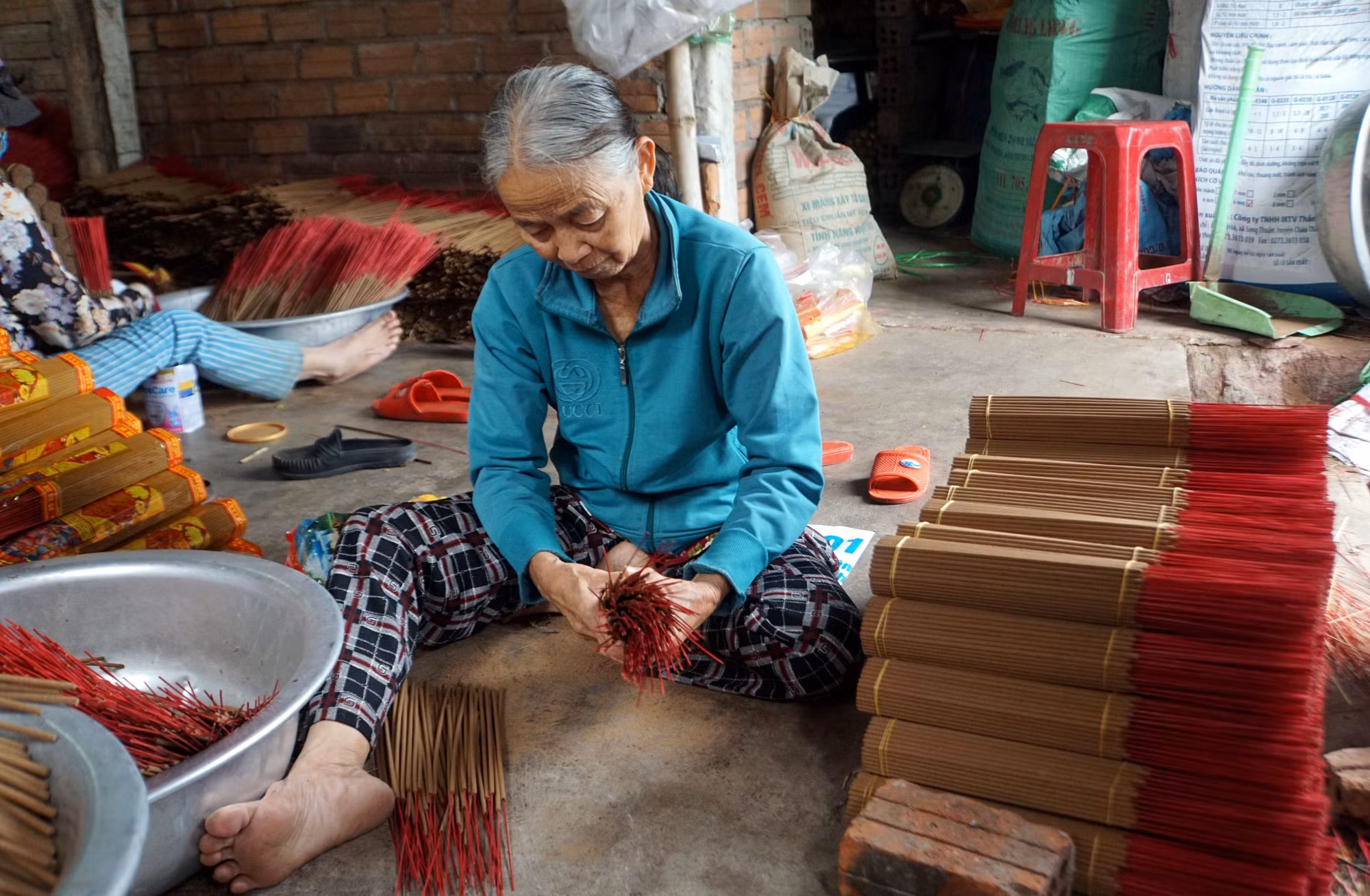 Làng nghề làm hương xứ Quảng vào Xuân ảnh 4